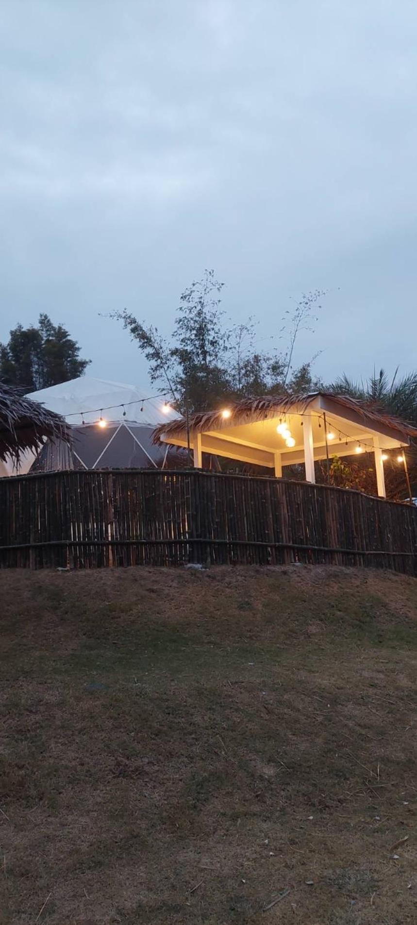 Hotel นรดีฮิวล์ รีสอร์ต เขาแผงม้า วังน้ำเขียว Ban Sap Bon  Exteriér fotografie